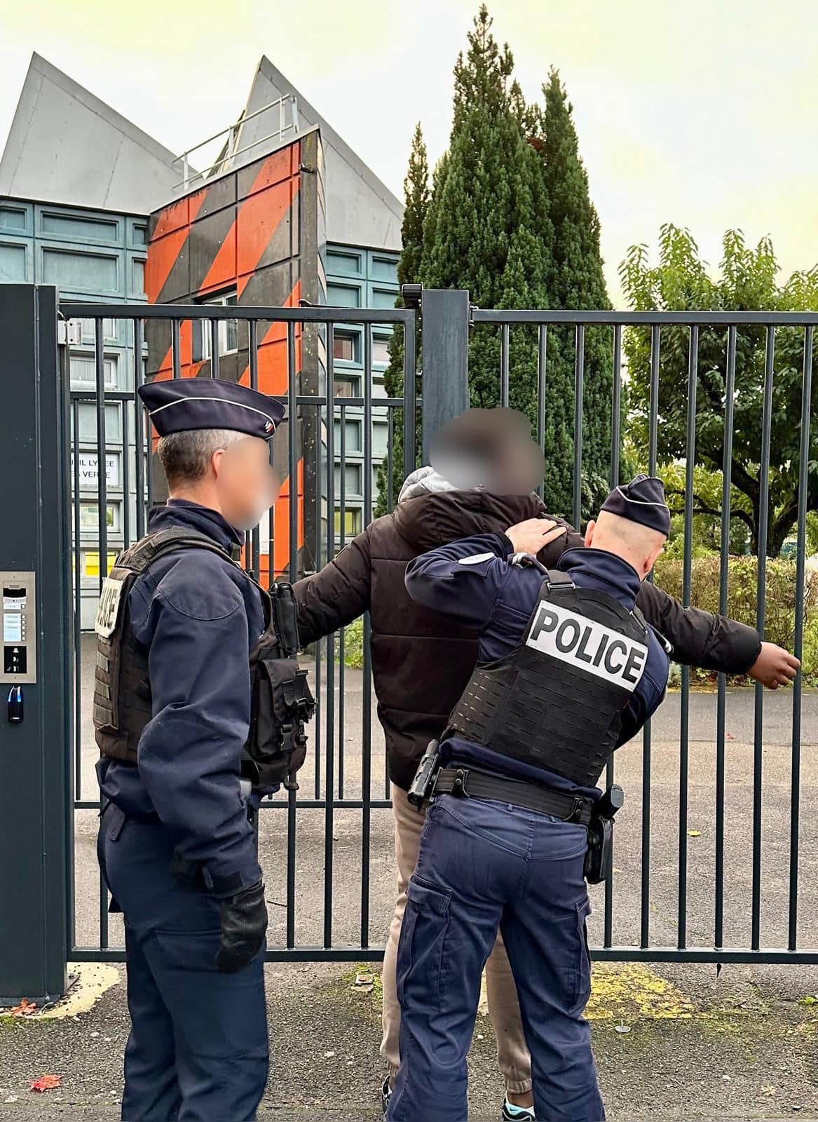 La police n’a pas sa place à l’École !